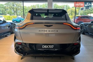 Aston Martin DBX 707 
